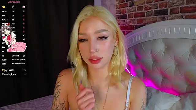 Snapshot of SallyCha chatting on 11, 10, 2025 SallyCha online show from 11, 10, 2025