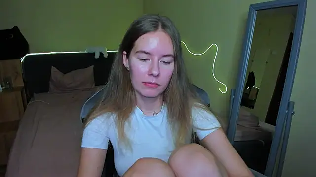 Snapshot of EmilyPaw chatting on 19, 11, 2025 EmilyPaw online show from 19, 11, 2025