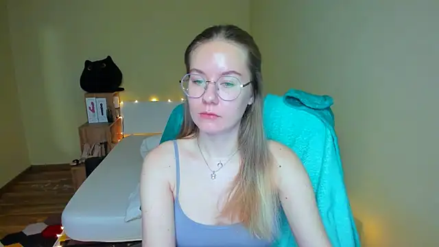 EmilyPaw online show from 15, 2, 2025