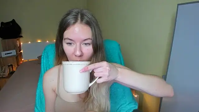 EmilyPaw online show from 4, 2, 2025