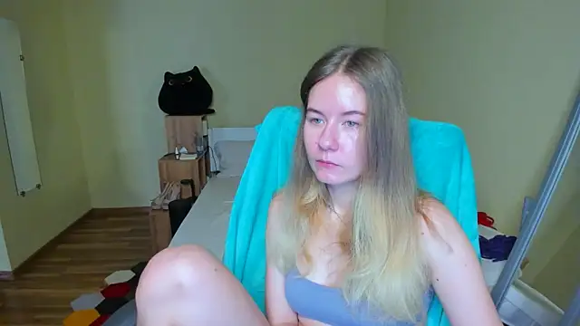 EmilyPaw online show from 5, 3, 2025