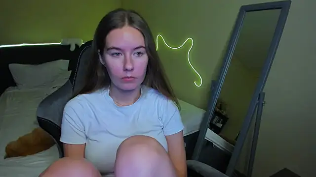 Snapshot of EmilyPaw chatting on 30, 11, 2025 EmilyPaw online show from 30, 11, 2025