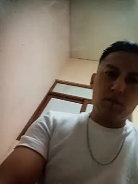 Snapshot of LuisMex1998 chatting on 10, 7, 2026 LuisMex1998 online show from 10, 7, 2026