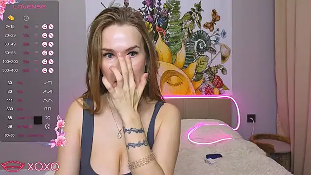 Snapshot of DianaShermy chatting on 8, 11, 2025 DianaShermy online show from 8, 11, 2025