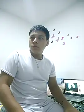 Snapshot of Tylerdrdn chatting on 15, 10, 2025 Tylerdrdn online show from 15, 10, 2025