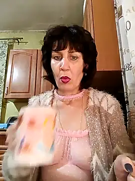 Laura Kiss online show from 5, 12, 2025