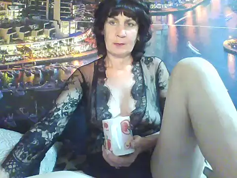 Laura Kiss online show from 8, 9, 2025