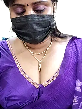 Snapshot of Queenflowerr chatting on 2, 3, 2025 Queenflowerr online show from 2, 3, 2025