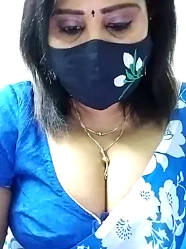 Snapshot of Queenflowerr chatting on 10, 9, 2025 Queenflowerr online show from 10, 9, 2025