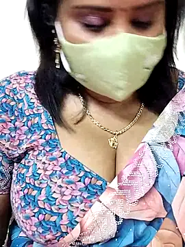 Snapshot of Queenflowerr chatting on 27, 10, 2025 Queenflowerr online show from 27, 10, 2025