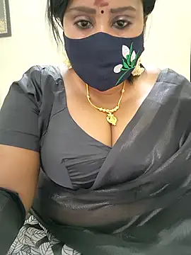 Snapshot of Queenflowerr chatting on 6, 11, 2025 Queenflowerr online show from 6, 11, 2025