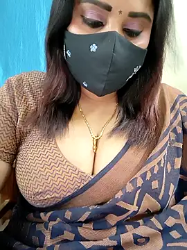 Snapshot of Queenflowerr chatting on 10, 5, 2026 Queenflowerr online show from 10, 5, 2026
