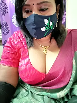 Snapshot of Queenflowerr chatting on 8, 11, 2025 Queenflowerr online show from 8, 11, 2025