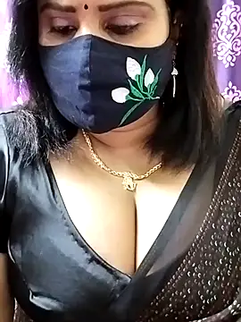 Snapshot of Queenflowerr chatting on 28, 9, 2025 Queenflowerr online show from 28, 9, 2025