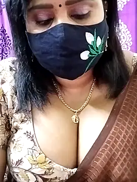 Snapshot of Queenflowerr chatting on 1, 11, 2025 Queenflowerr online show from 1, 11, 2025