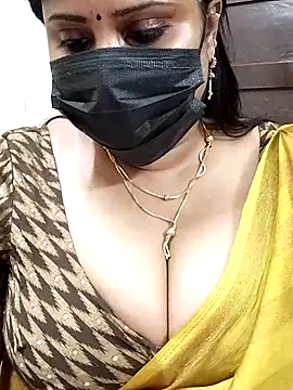 Snapshot of Queenflowerr chatting on 4, 3, 2025 Queenflowerr online show from 4, 3, 2025