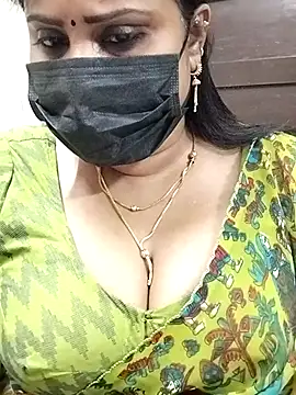 Snapshot of Queenflowerr chatting on 21, 2, 2025 Queenflowerr online show from 21, 2, 2025