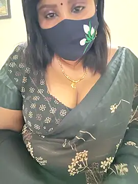 Snapshot of Queenflowerr chatting on 4, 11, 2025 Queenflowerr online show from 4, 11, 2025