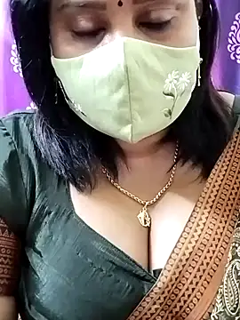 Snapshot of Queenflowerr chatting on 25, 10, 2025 Queenflowerr online show from 25, 10, 2025