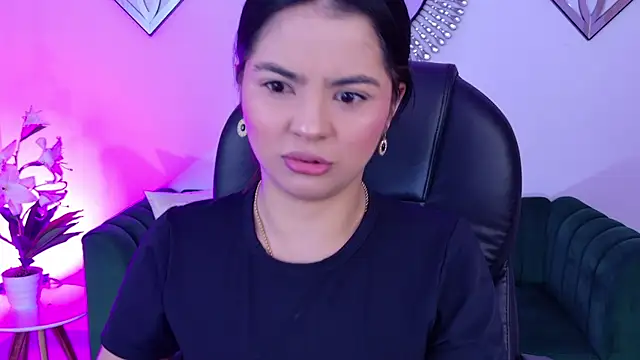 Layla Breezee online show from 18, 4, 2026