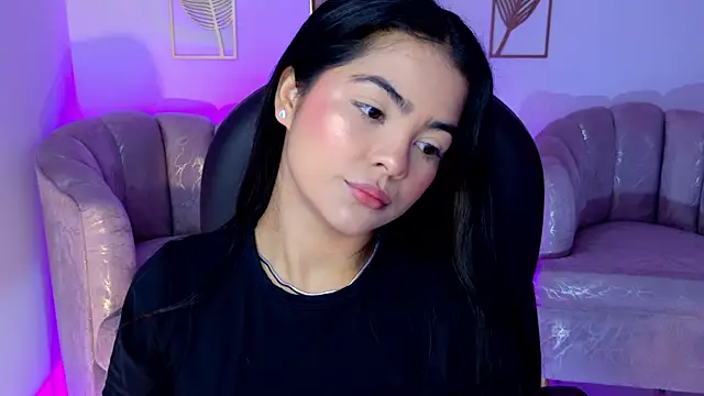 Layla Breezee online show from 29, 4, 2026