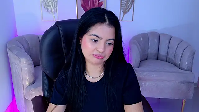 Layla Breezee online show from 29, 4, 2026
