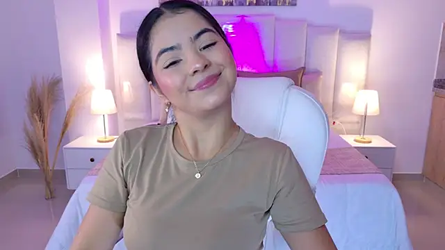 Layla Breezee online show from 23, 4, 2026