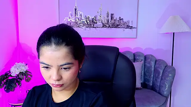 Layla Breezee online show from 10, 5, 2026