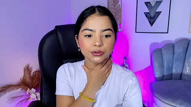 Layla Breezee online show from 21, 4, 2026