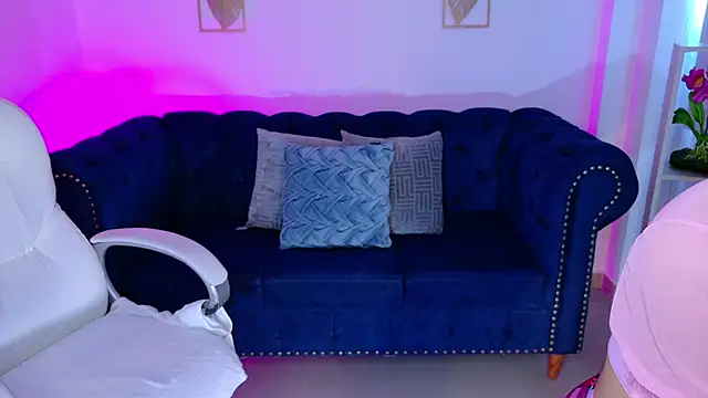 Layla Breezee online show from 18, 5, 2026