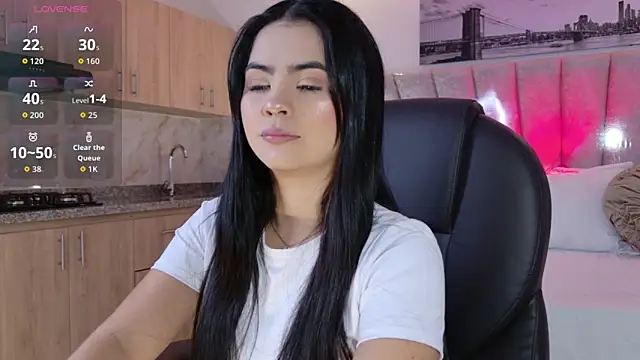 Layla Breezee online show from 6, 4, 2026