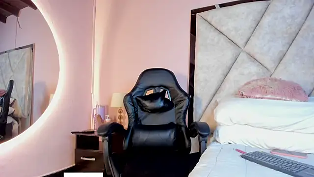 Mara Torres1 online show from 18, 12, 2025