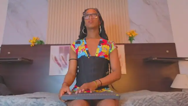 nahomy james25 online show from 8, 10, 2025