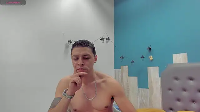 Snapshot of Frank_Millers chatting on 5, 11, 2025 Frank Millers online show from 5, 11, 2025