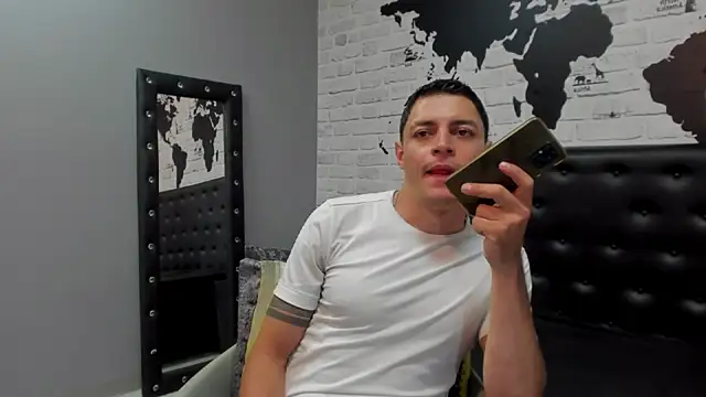 Snapshot of Frank_Millers chatting on 20, 11, 2025 Frank Millers online show from 20, 11, 2025