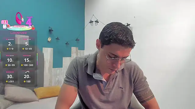 Snapshot of Frank_Millers chatting on 15, 10, 2025 Frank Millers online show from 15, 10, 2025