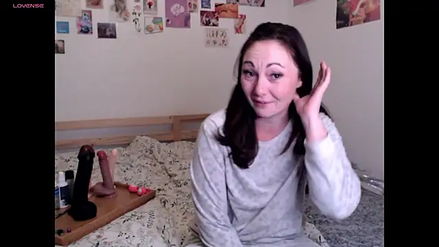 AdorahB3ll3 online show from 11, 11, 2025