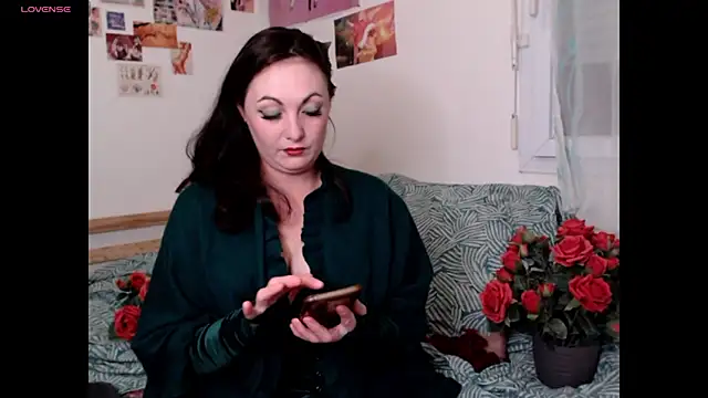 AdorahB3ll3 online show from 28, 10, 2025