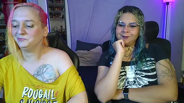 Snapshot of Evelan420 chatting on 4, 6, 2026 Evelan420 online show from 4, 6, 2026