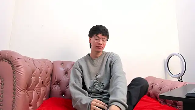 OliverWhite18 online show from 24, 1, 2025