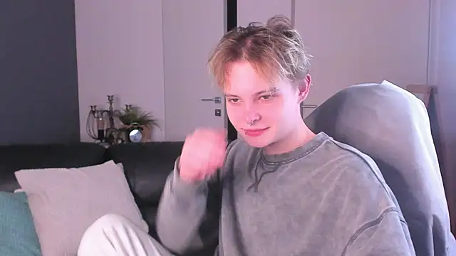 Snapshot of DemianEnglen chatting on 15, 10, 2025 DemianEnglen online show from 15, 10, 2025