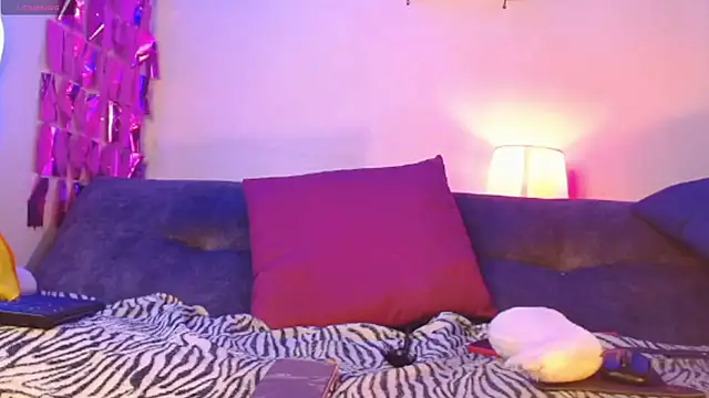 izan 20 online show from 5, 12, 2025