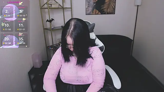 Snapshot of Manic_pixie_ chatting on 4, 12, 2025 Manic pixie online show from 4, 12, 2025