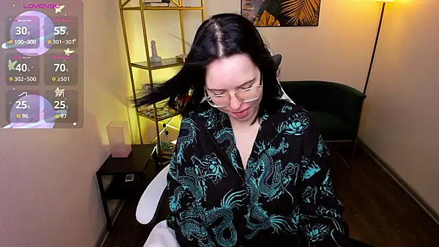 Snapshot of Manic_pixie_ chatting on 9, 11, 2025 Manic pixie online show from 9, 11, 2025