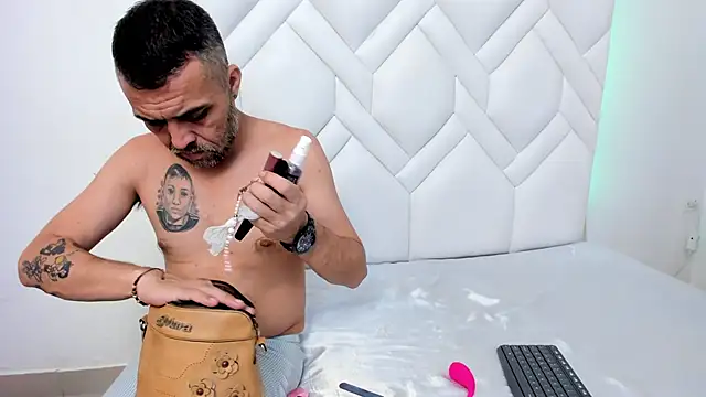 LindaHooker online show from 9, 10, 2025