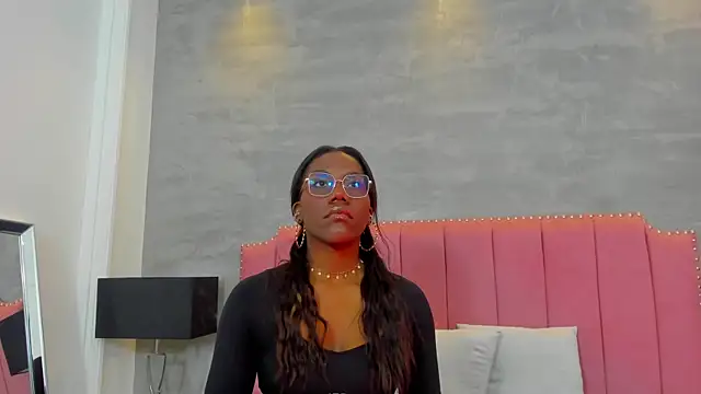 Alaia Colins online show from 27, 11, 2025