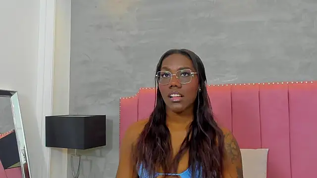 Alaia Colins online show from 18, 11, 2025