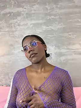 Snapshot of Alaia_Colins chatting on 15, 7, 2026 Alaia Colins online show from 15, 7, 2026