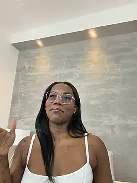 Snapshot of Alaia_Colins chatting on 4, 8, 2026 Alaia Colins online show from 4, 8, 2026