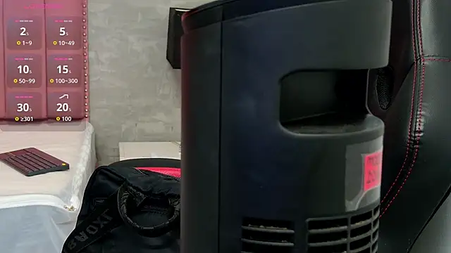 Alaia Colins online show from 15, 2, 2026